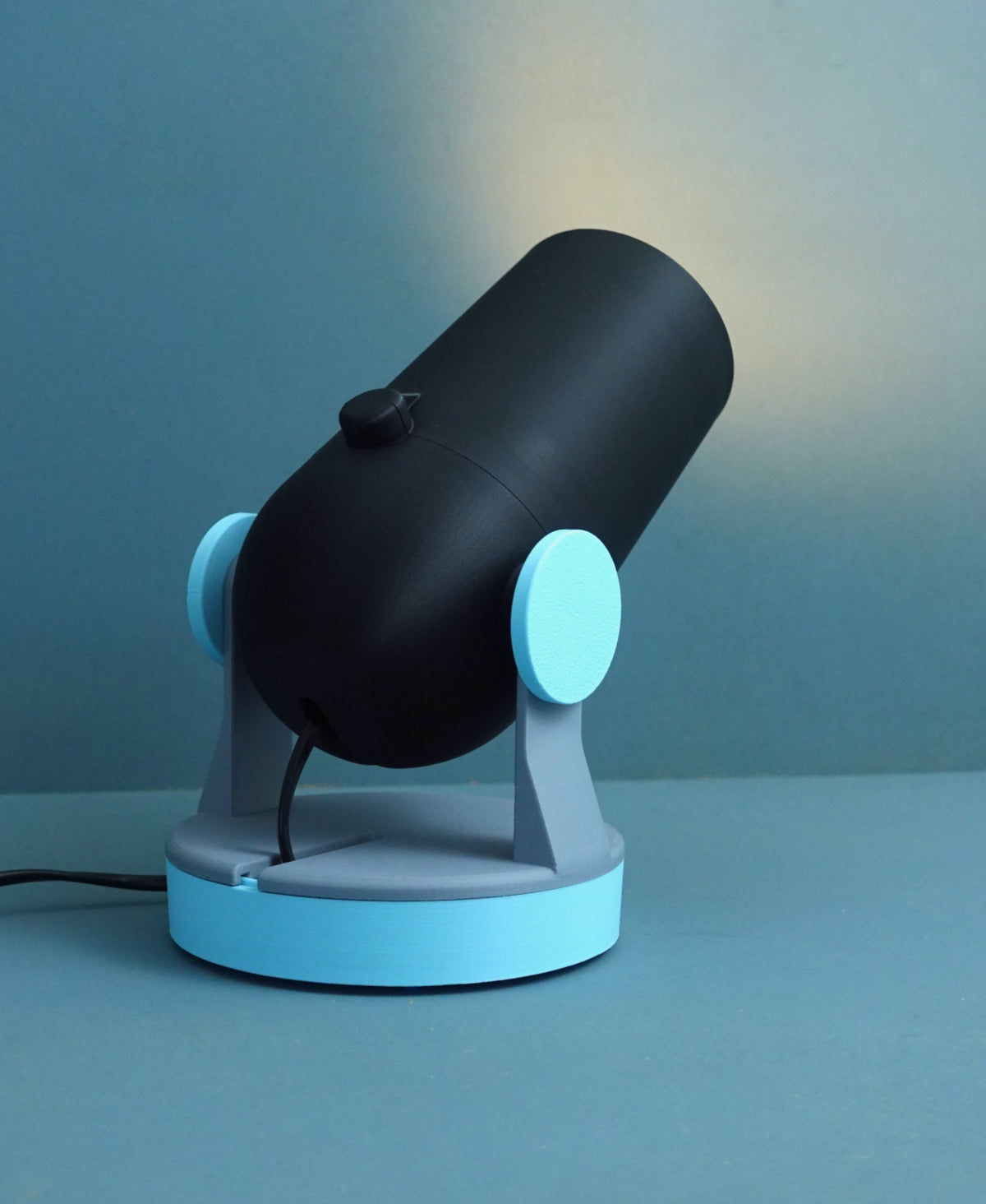 Kanonen-Designerlampe mit Schwenkfunktion – Einzigartiges Lichtobjekt