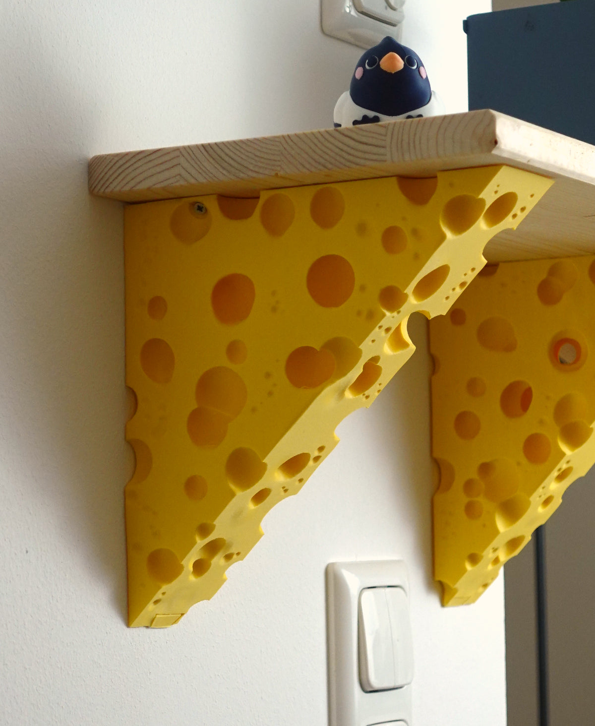 Käse-Wandregal-Halterung – Stabil & Auffällig zugleich
