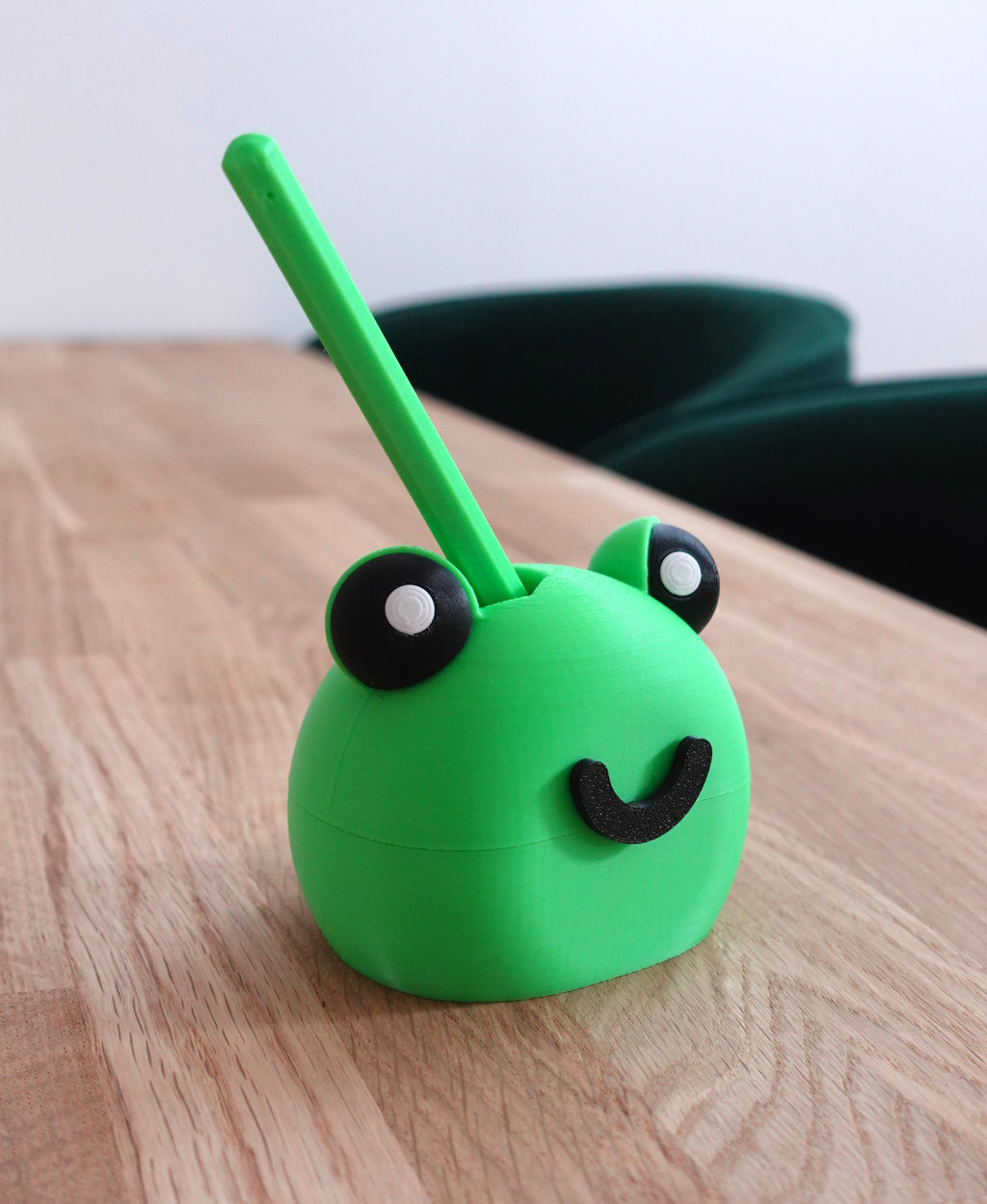 Frank der Frosch – Stiftehalter & Schreibtischfreund