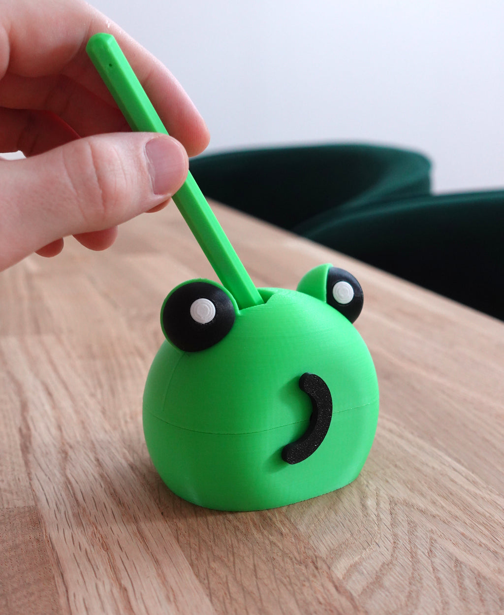 Frank der Frosch – Stiftehalter & Schreibtischfreund