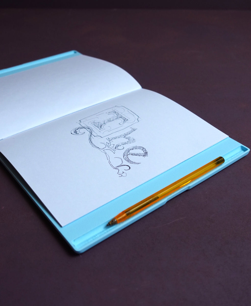 Elegantes Notizbuch mit Stiftfach – Wiederverwendbar & Robust