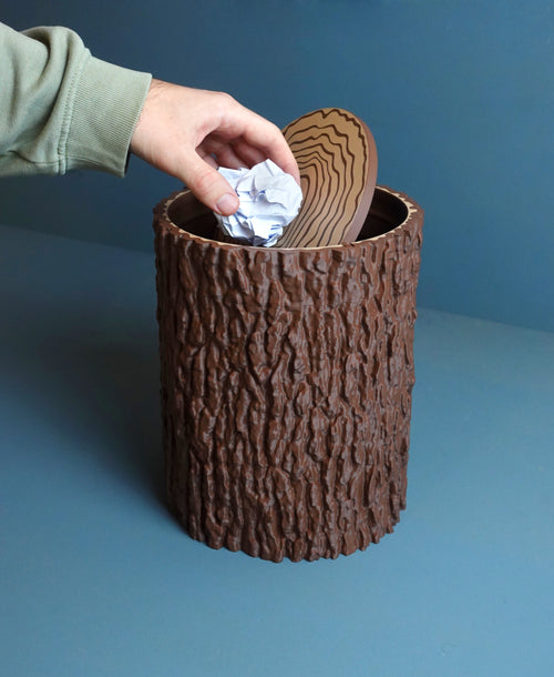 Baumstamm Mülleimer mit Schwingdeckel "Schwarzerle" – 3D-Scan