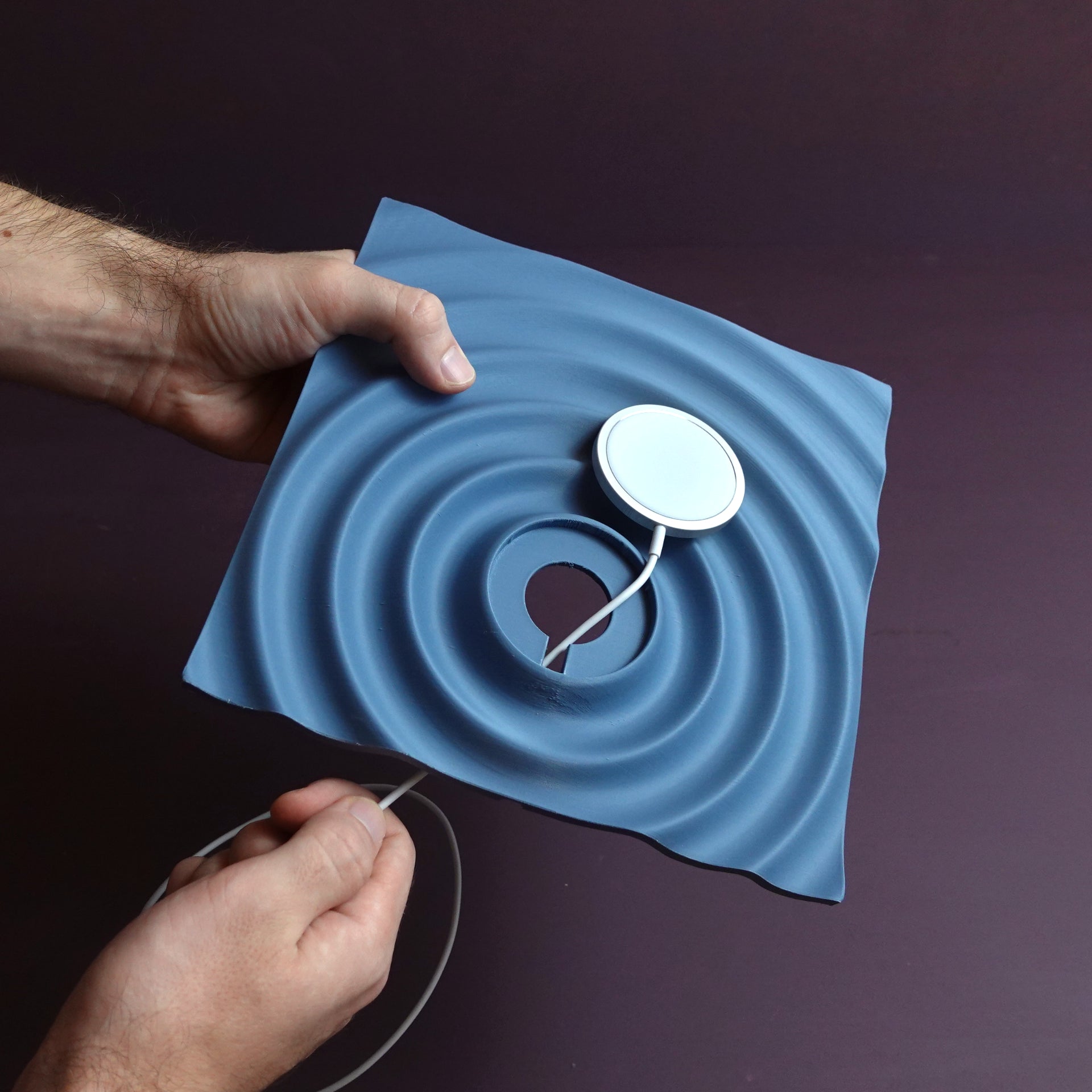 MagSafe Ladeablage "Waterdrop" – Organisches Design für den Schreibtisch
