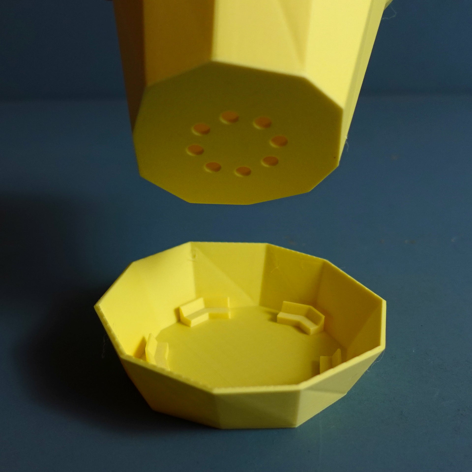 Blumentopf "Glitch" – Retro Gaming Pflanzendeko